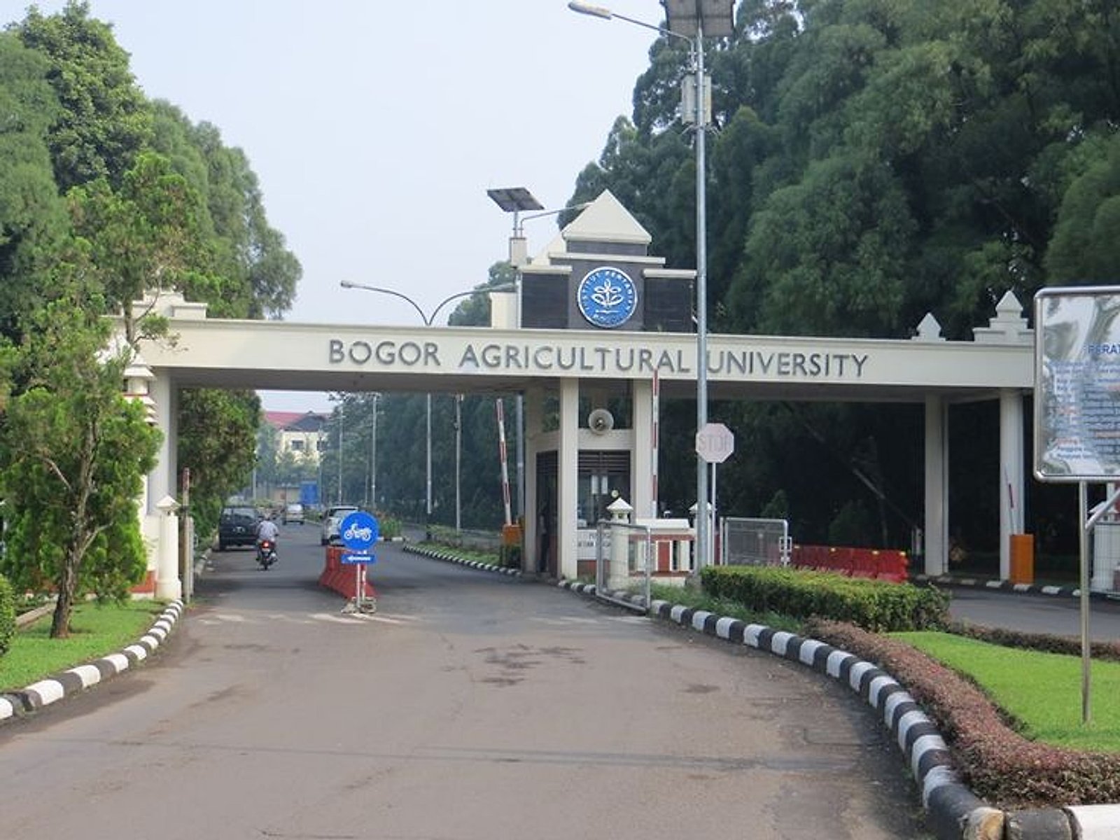 Akses gerbang IPB dekat kawasan investasi kost Rivere Kostaycation IPB